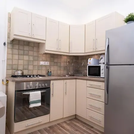 Apartment Hidden Gem At Kalvin Ter Budapest