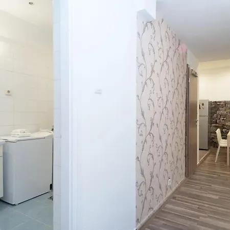 Hidden Gem At Kalvin Ter Apartment *